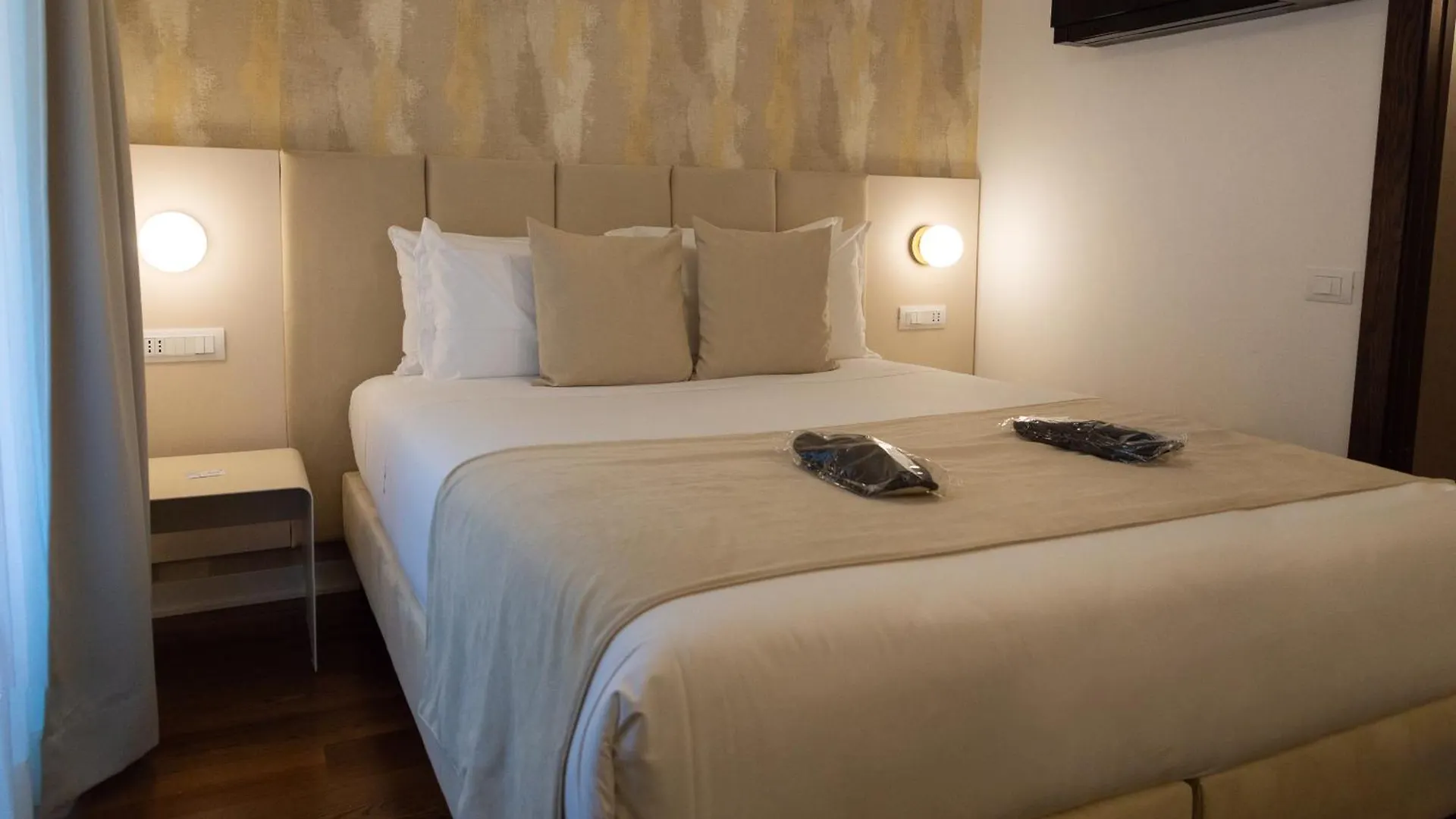 Home At Rome Luxury Navona Suites 0*,  Italia