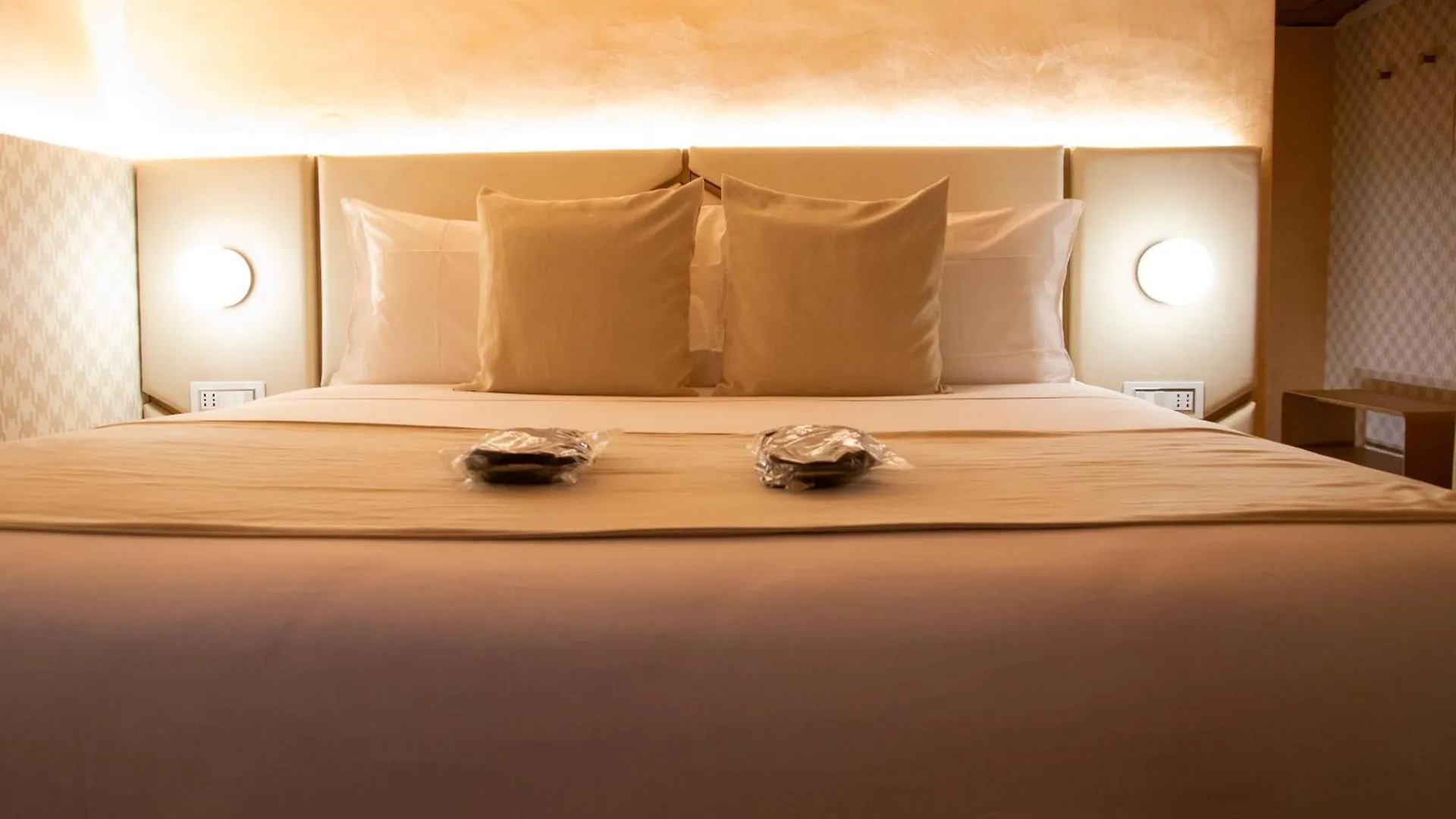Home At Rome Luxury Navona Suites Guest house
